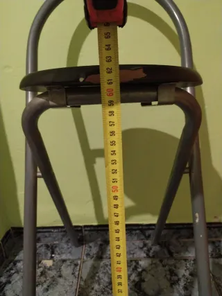 Banqueta / taburete plegable gris y negra