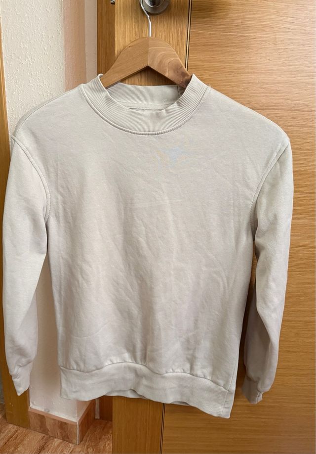 Sudadera beige cuello redondo