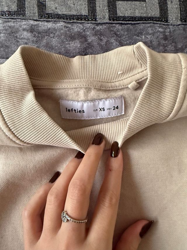 Sudadera beige cuello redondo