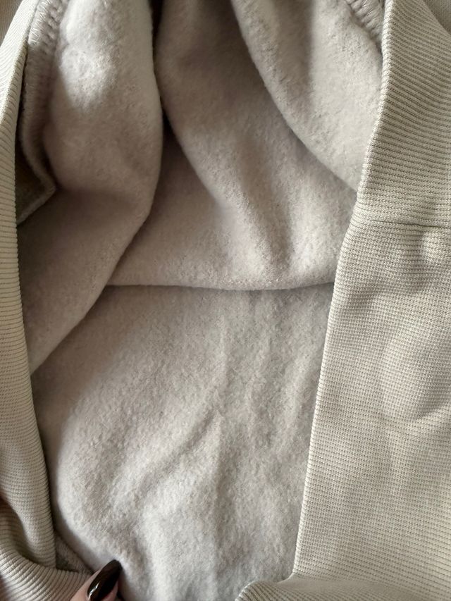 Sudadera beige cuello redondo