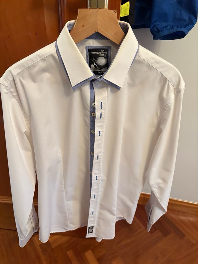 Camisa blanca con detalles azul Talla S/M