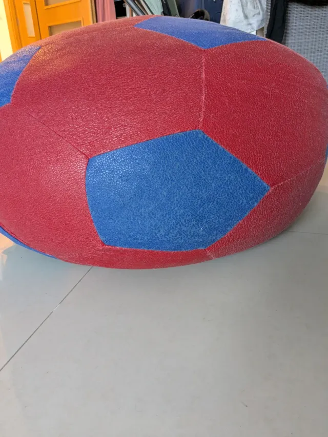 Puff de piel pelota de fútbol