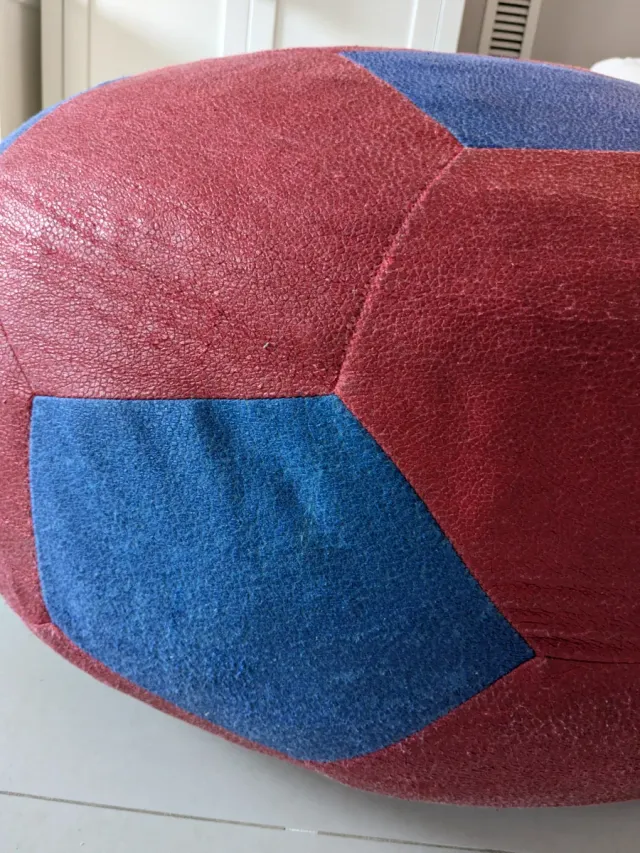 Puff de piel pelota de fútbol