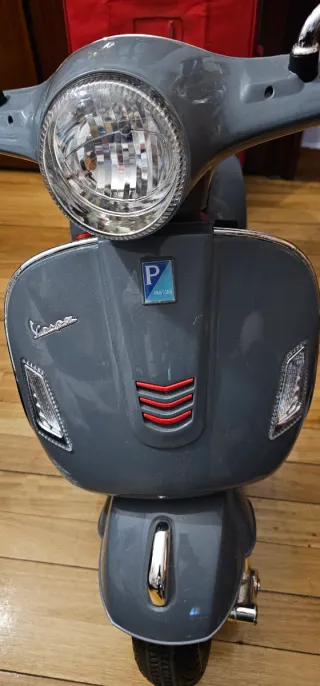 Vespa Eléctrica Infantil Gris