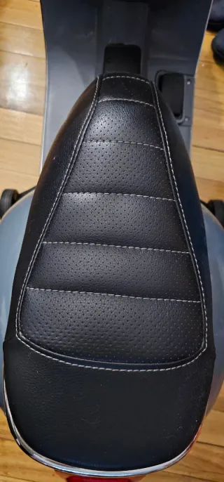 Vespa Eléctrica Infantil Gris