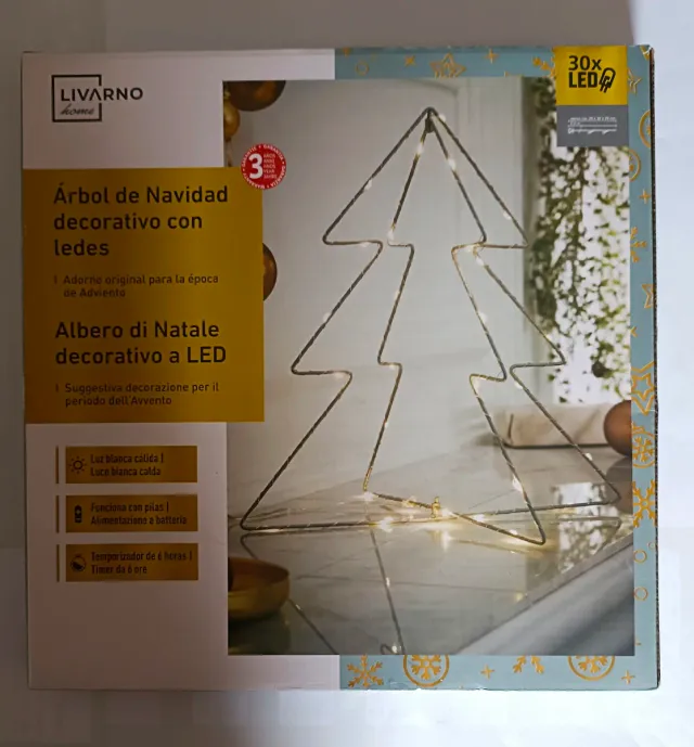 • ARBOL DE NAVIDAD CON      LUCES LED.