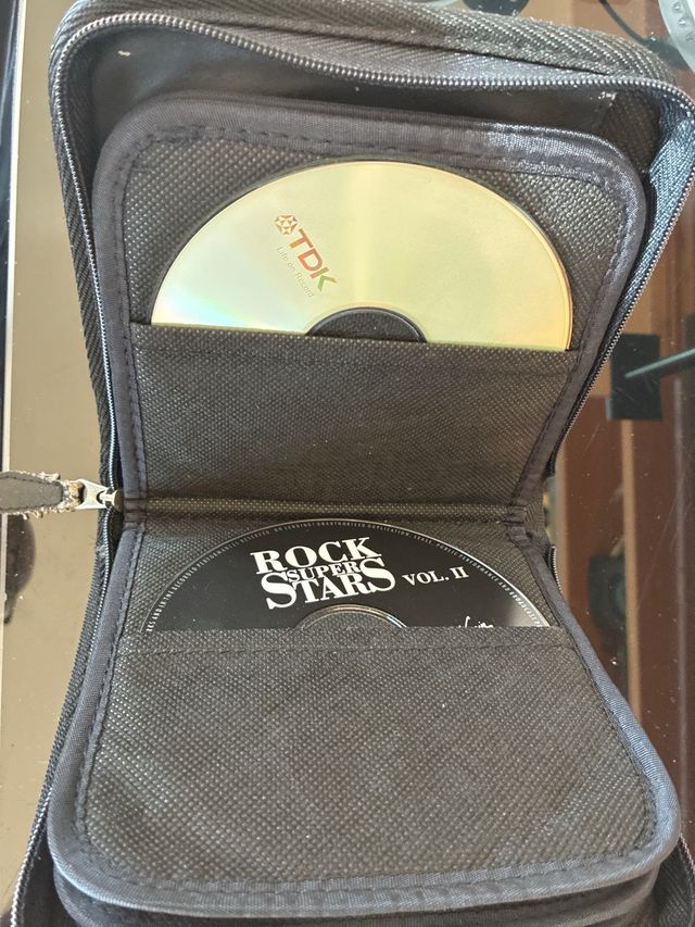 Porta CDs Ford Negro con 10 espacios.