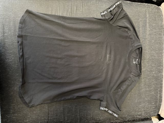 Camiseta negra S&D