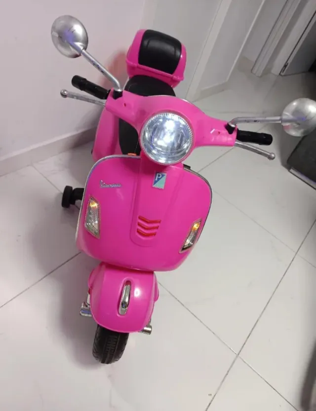 Vespa rosa infantil