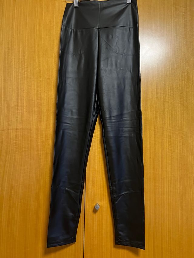 Leggings efecto piel negros