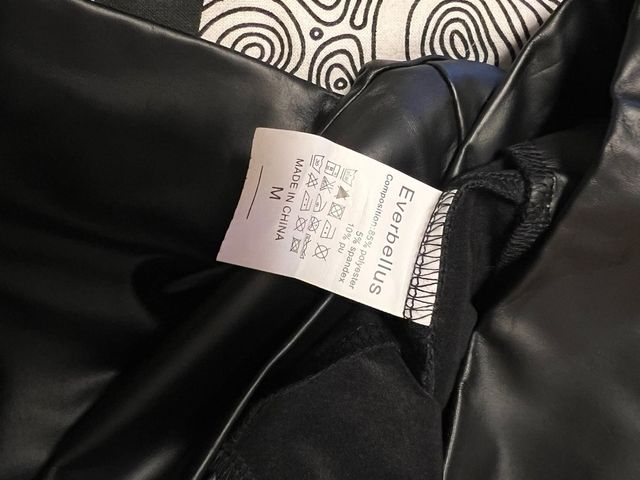 Leggings efecto piel negros