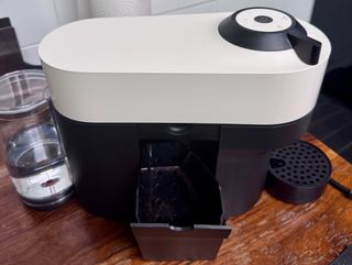 Cafetera Nespresso Vertuo Pop Negra