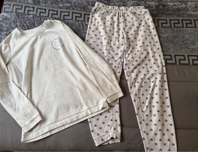 Pijama Primark Corazones Beige y Morado