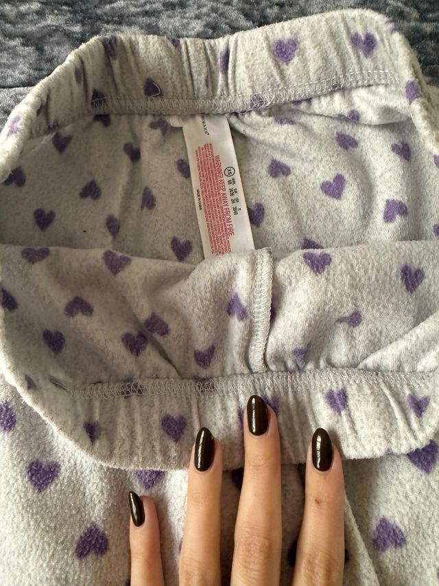 Pijama Primark Corazones Beige y Morado