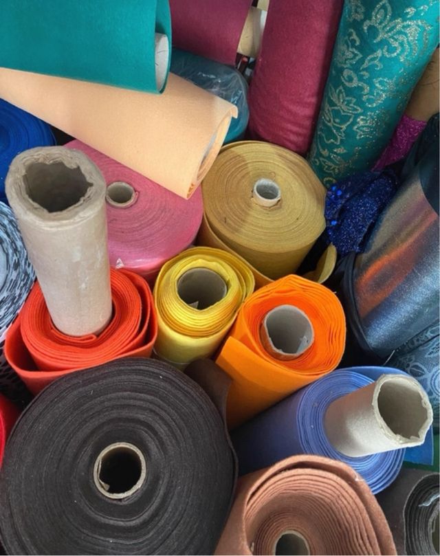 Fieltro por metros minimo 1 metro a 4€ el metro.