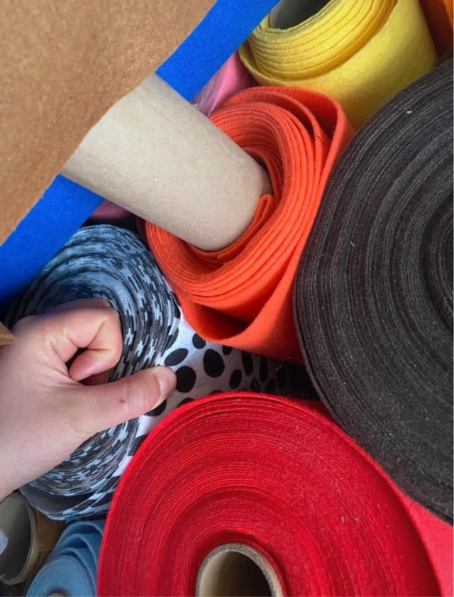 Fieltro por metros minimo 1 metro a 4€ el metro.