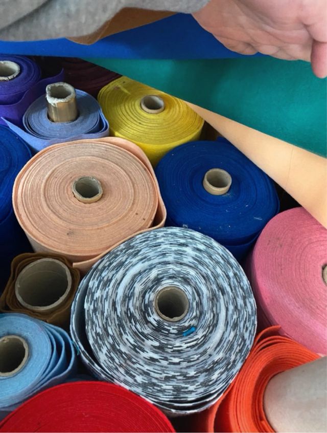 Fieltro por metros minimo 1 metro a 4€ el metro.