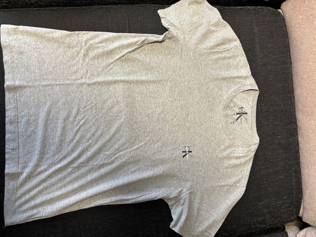Camiseta Calvin Klein Gris Logo