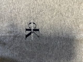 Camiseta Calvin Klein Gris Logo