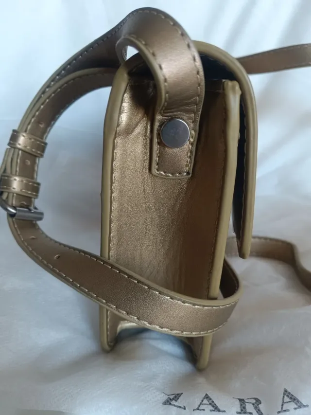 Bolso dorado Zara