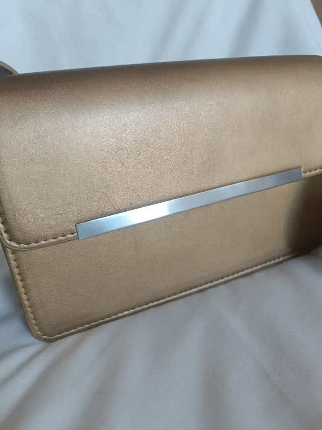 Bolso dorado Zara