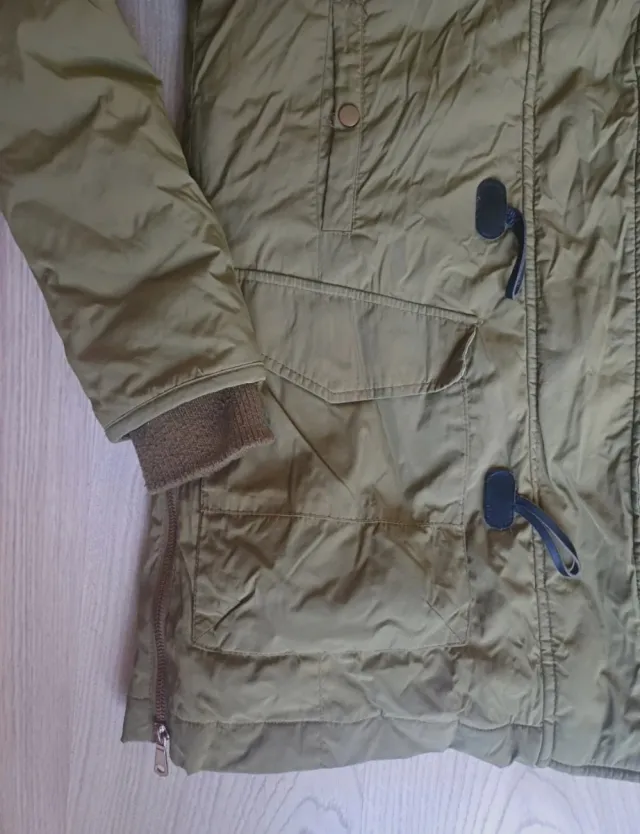 Chaqueta Zara verde con capucha y pelo