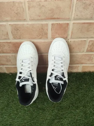 Zapatillas Puma Blancas y Negras BMW