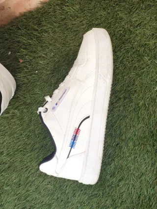 Zapatillas Puma Blancas y Negras BMW