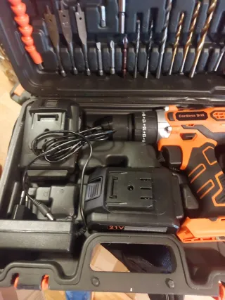 Taladro Inalámbrico 21V con Accesorios