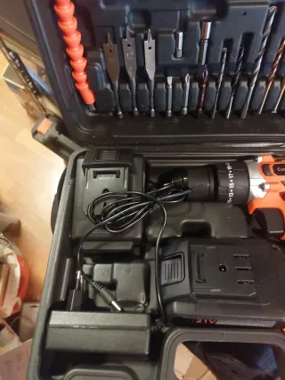 Taladro Inalámbrico 21V con Accesorios