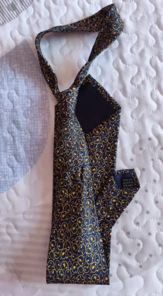 Corbata hombre azul y dorada