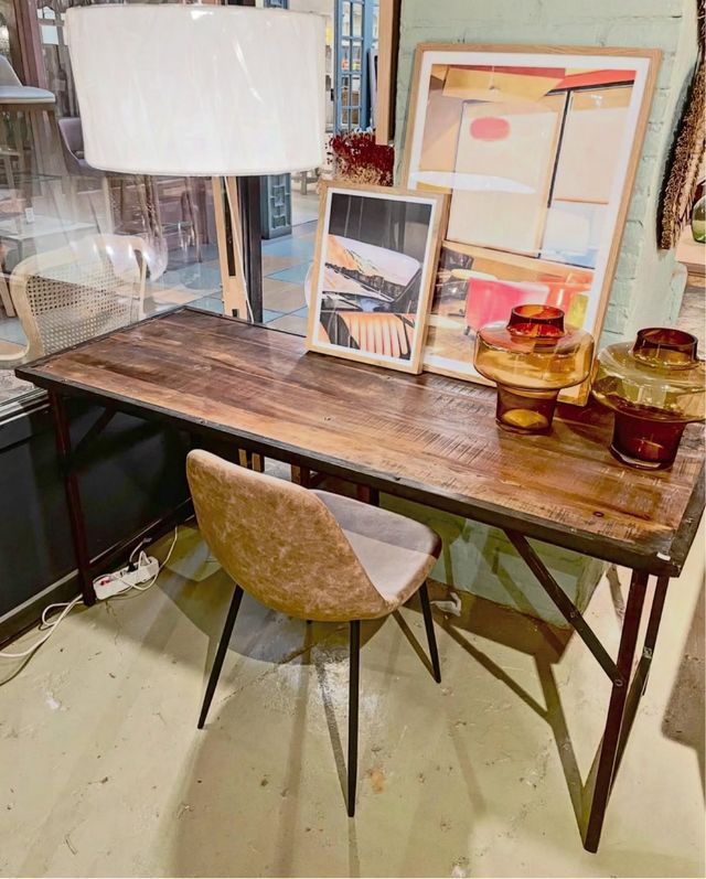 Mesa plegable de hierro y madera