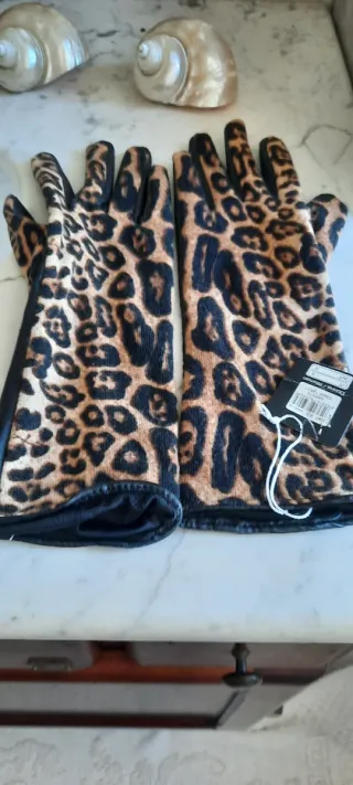 Guanti leopardati neri e marroni
