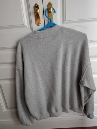 Sudadera Bershka oversize gris talla S