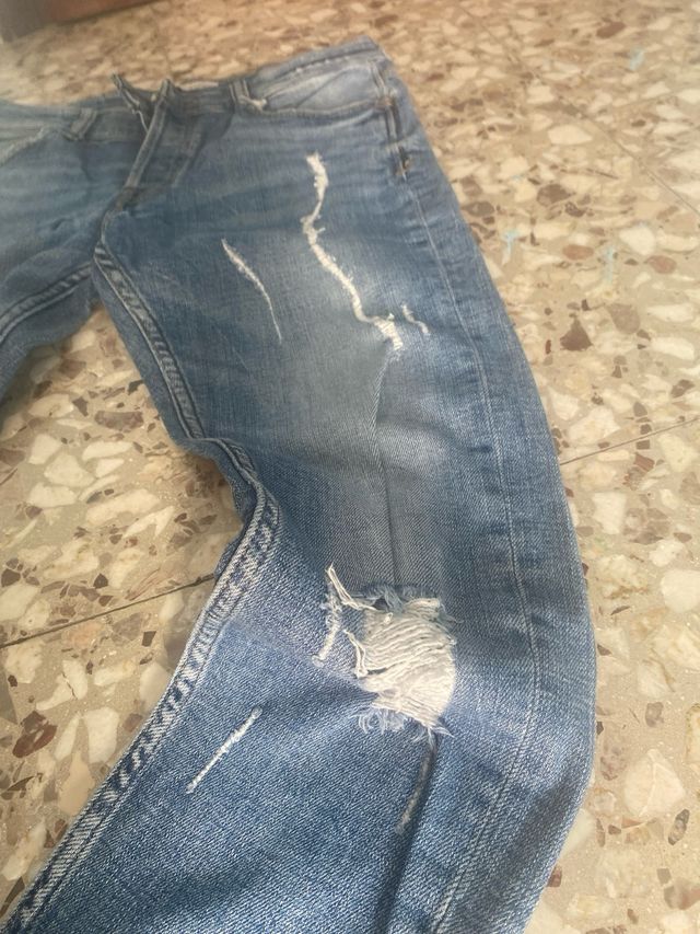 Jeans Zara strappati taglia 42