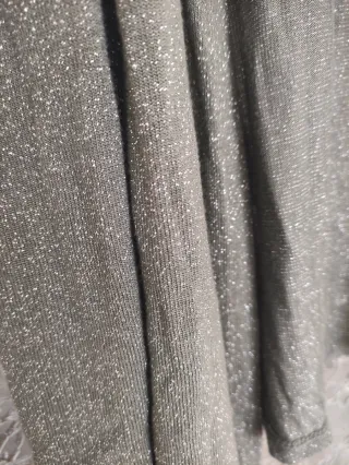 Chaqueta gris con chispas plateada con capucha