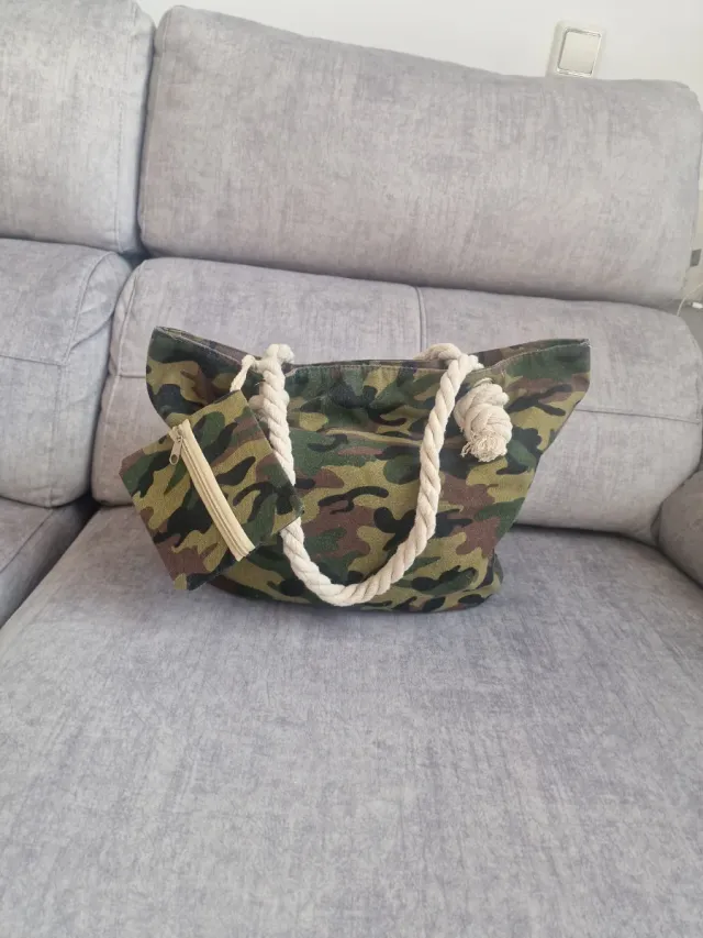Bolso estilo militar con monedero