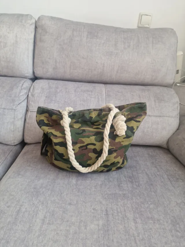 Bolso estilo militar con monedero