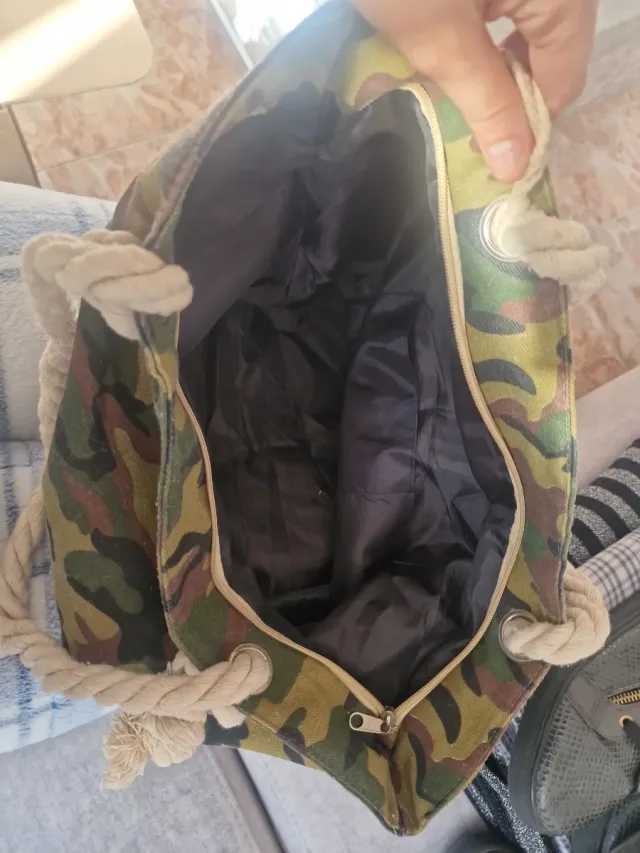 Bolso estilo militar con monedero