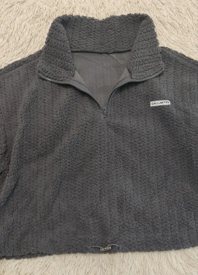 Sudadera gris suave con cremallera talla M