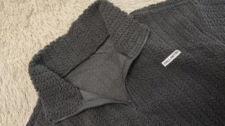 Sudadera gris suave con cremallera talla M