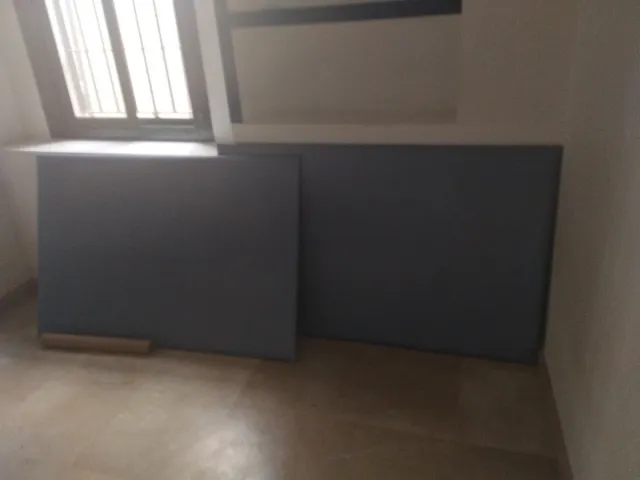 Due testate imbottite grigie in vendita