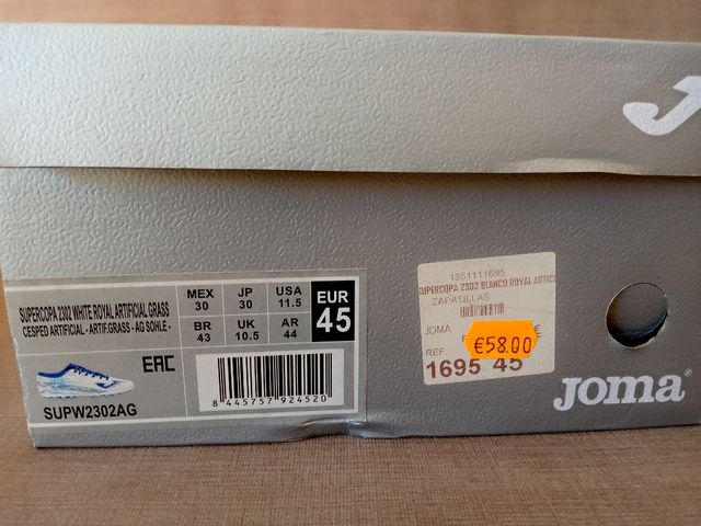 N 45 / Botas nuevas de fútbol Joma