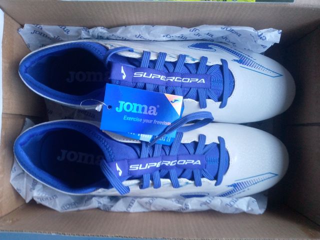 N 45 / Botas nuevas de fútbol Joma