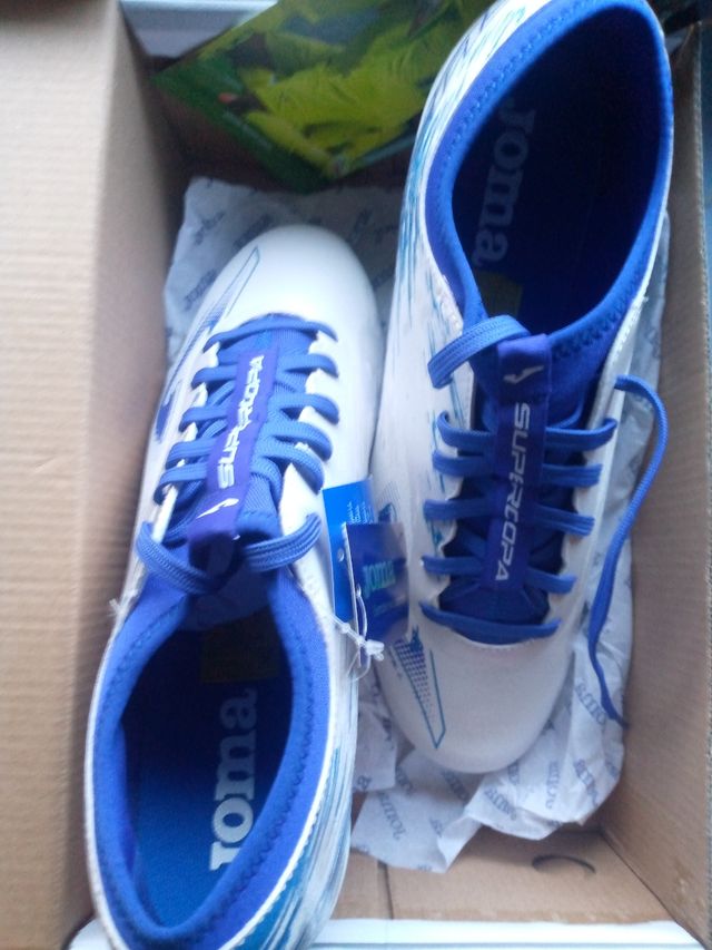 N 45 / Botas nuevas de fútbol Joma