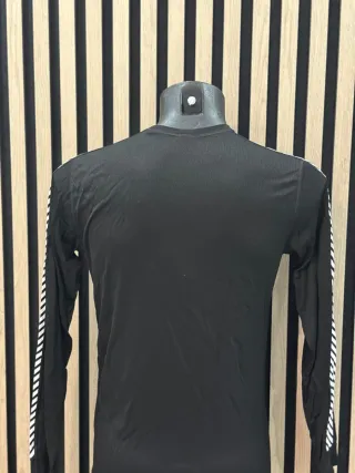 Camiseta Helly Hansen Lifa Manga Larga Negra
