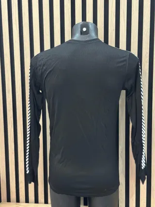 Camiseta Helly Hansen Lifa Manga Larga Negra