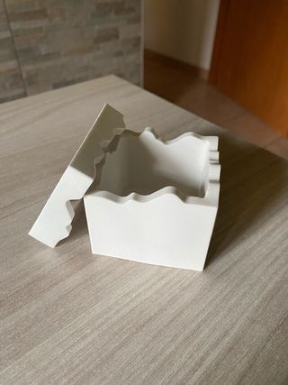 Scatola in polvere di ceramica fatta a mano