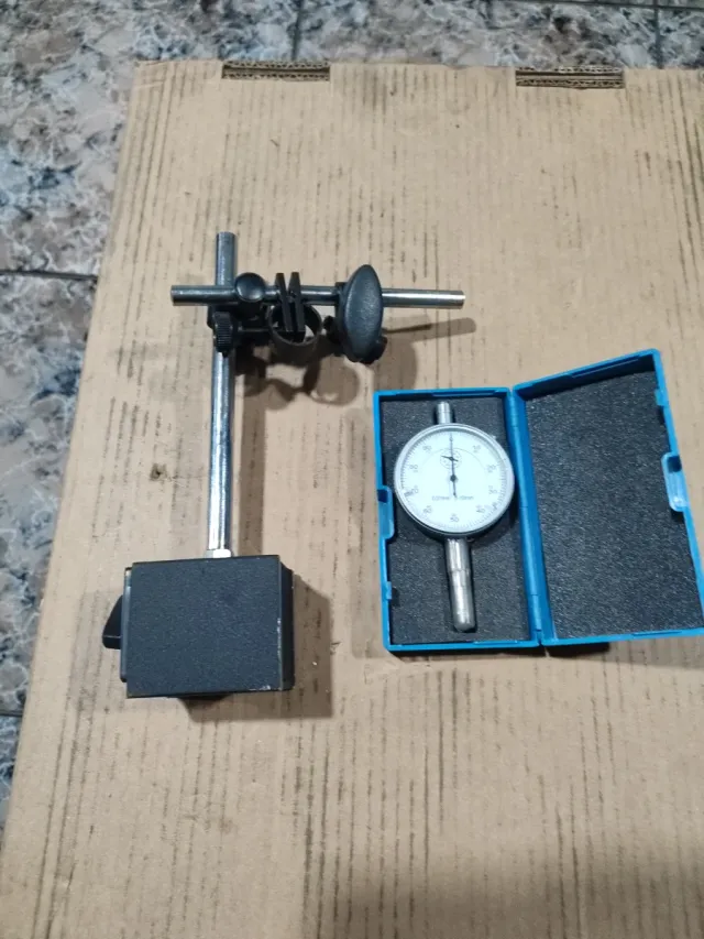 Reloj comparador y soporte magnético
