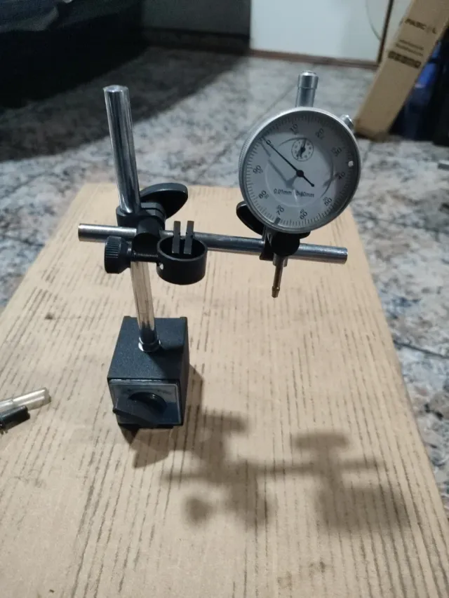 Reloj comparador y soporte magnético